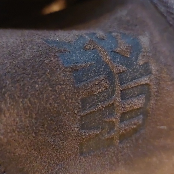 Size 10 suede boots, no wear on toes or anywhere on both boots - Picture 6 of 9